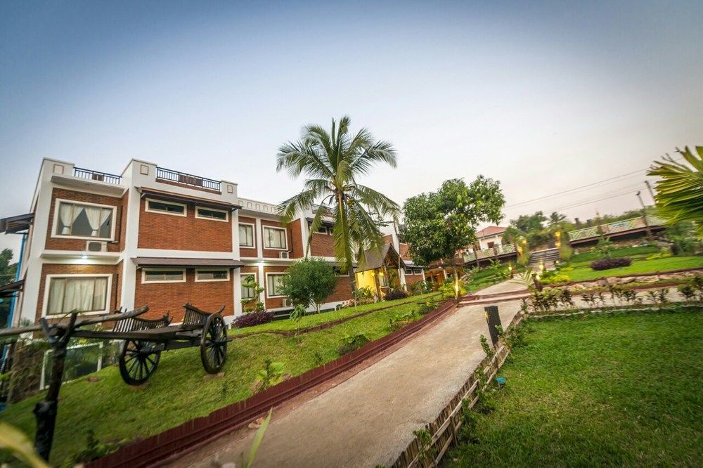 Hotel Queen Jamadevi Moulmein Exterior foto
