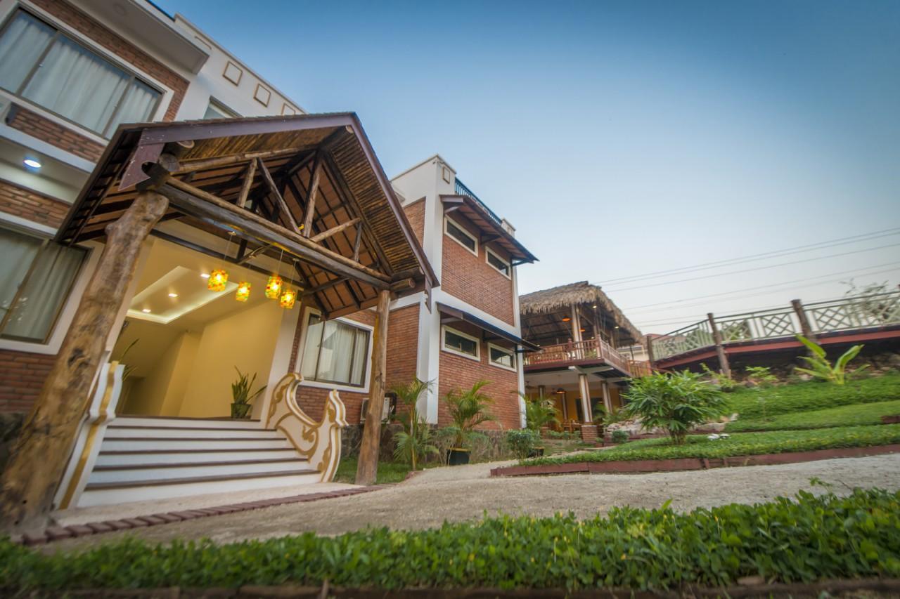 Hotel Queen Jamadevi Moulmein Exterior foto