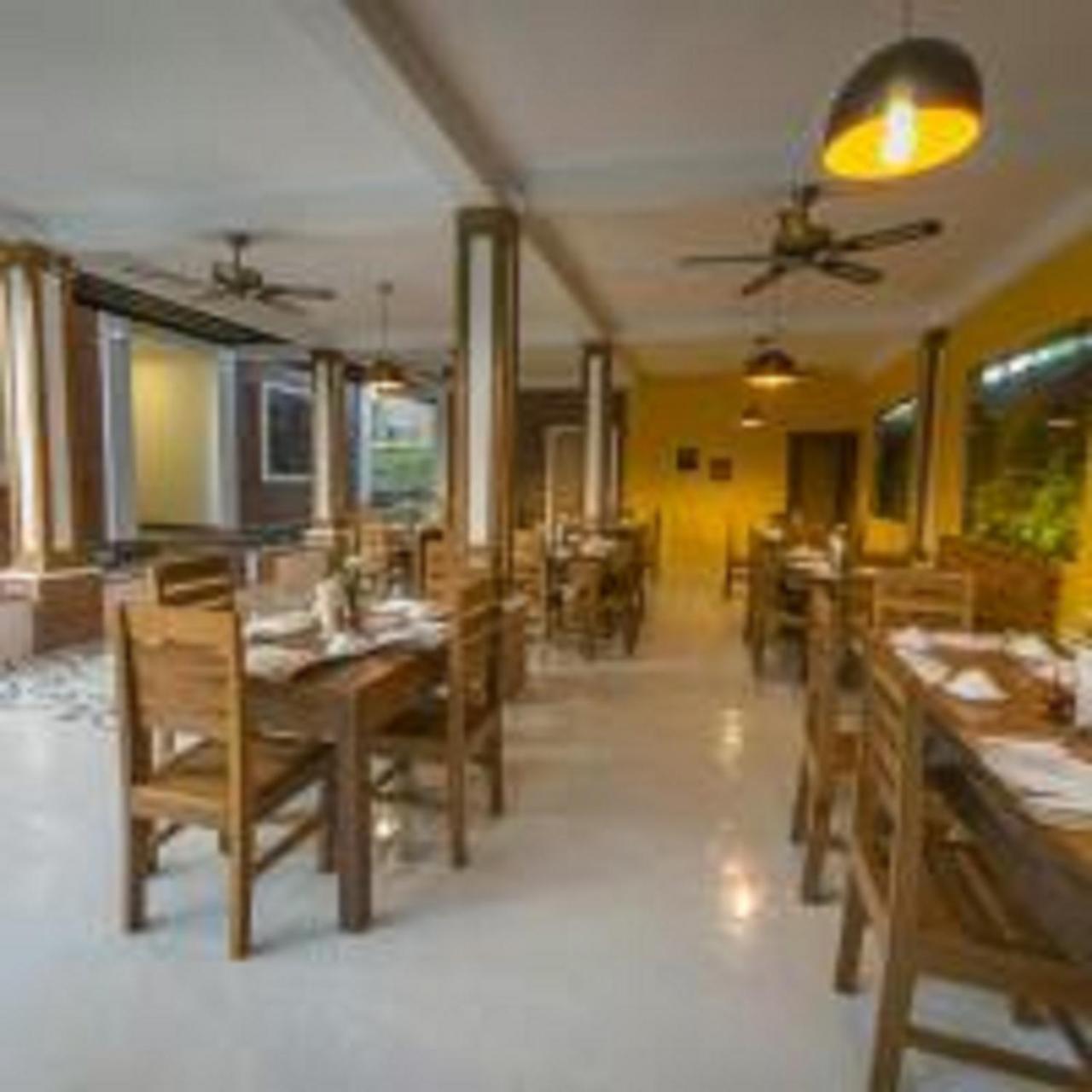 Hotel Queen Jamadevi Moulmein Exterior foto