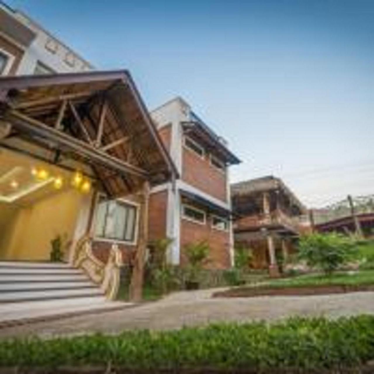 Hotel Queen Jamadevi Moulmein Exterior foto